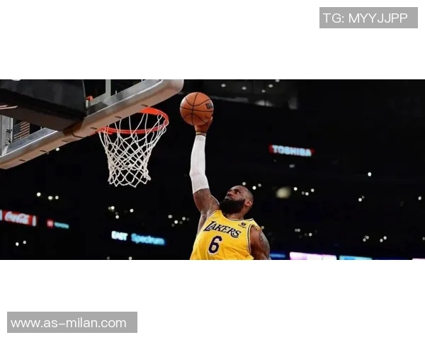 詹姆斯依然能完成左手换手拉杆上篮的精彩瞬间让我大吃一惊